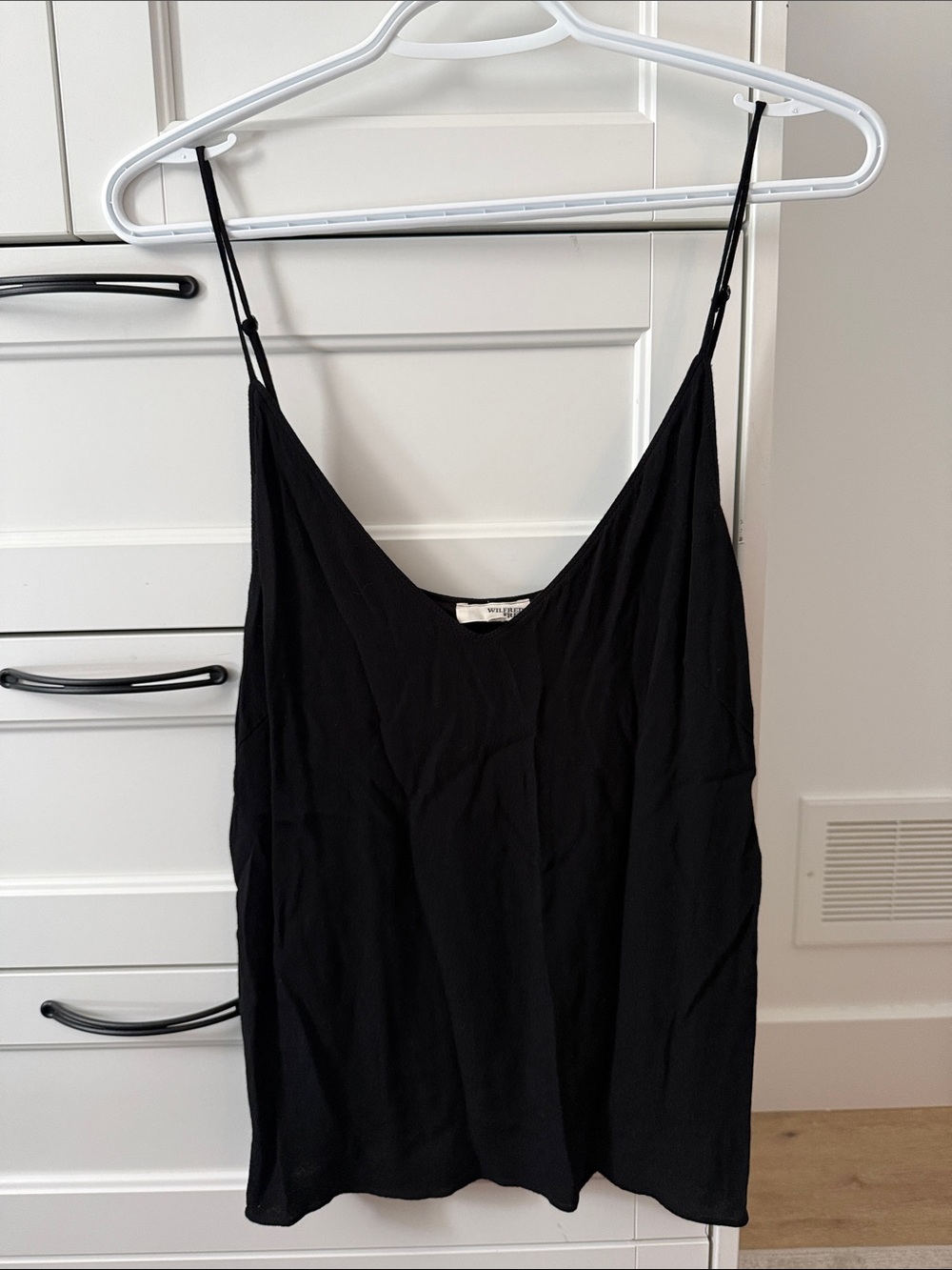 Wilfred Black Silk-Look Spaghetti Strap Tank Top